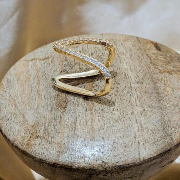 Golden V Luxe Ring