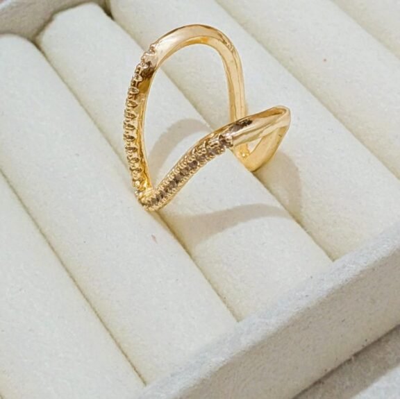 Golden V Luxe Ring
